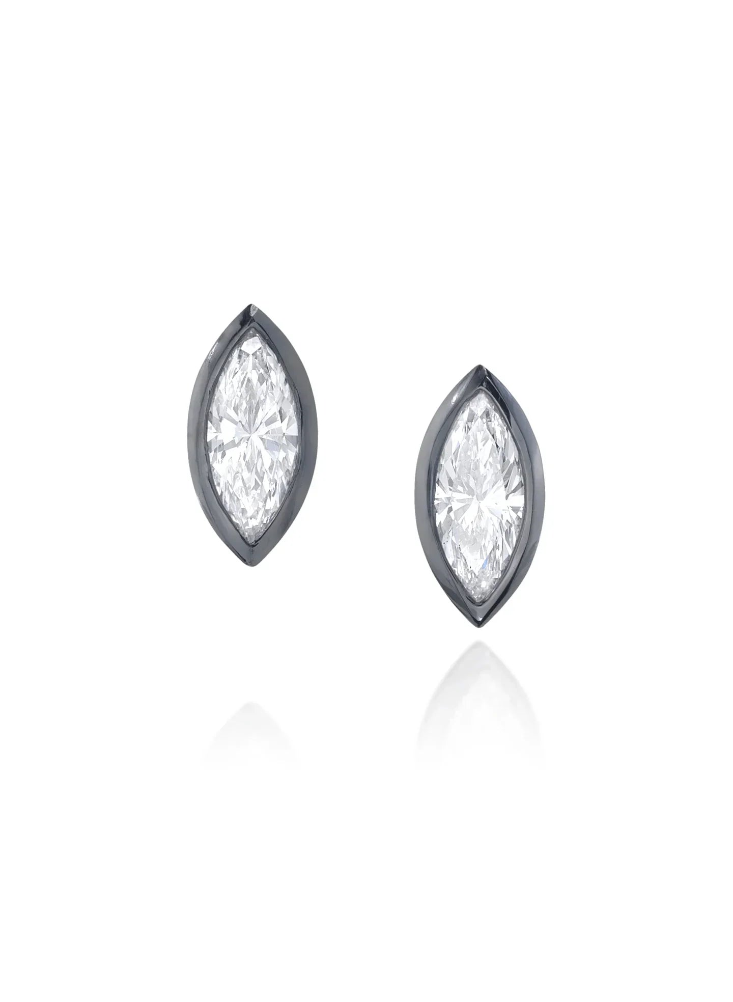 Lunette Lab-Grown Marquise Shape Diamond Stud in 18kt gold