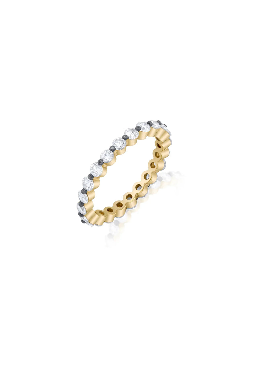 Classique Shared Prong Lab-Grown Diamond Eternity Band in 18kt gold
