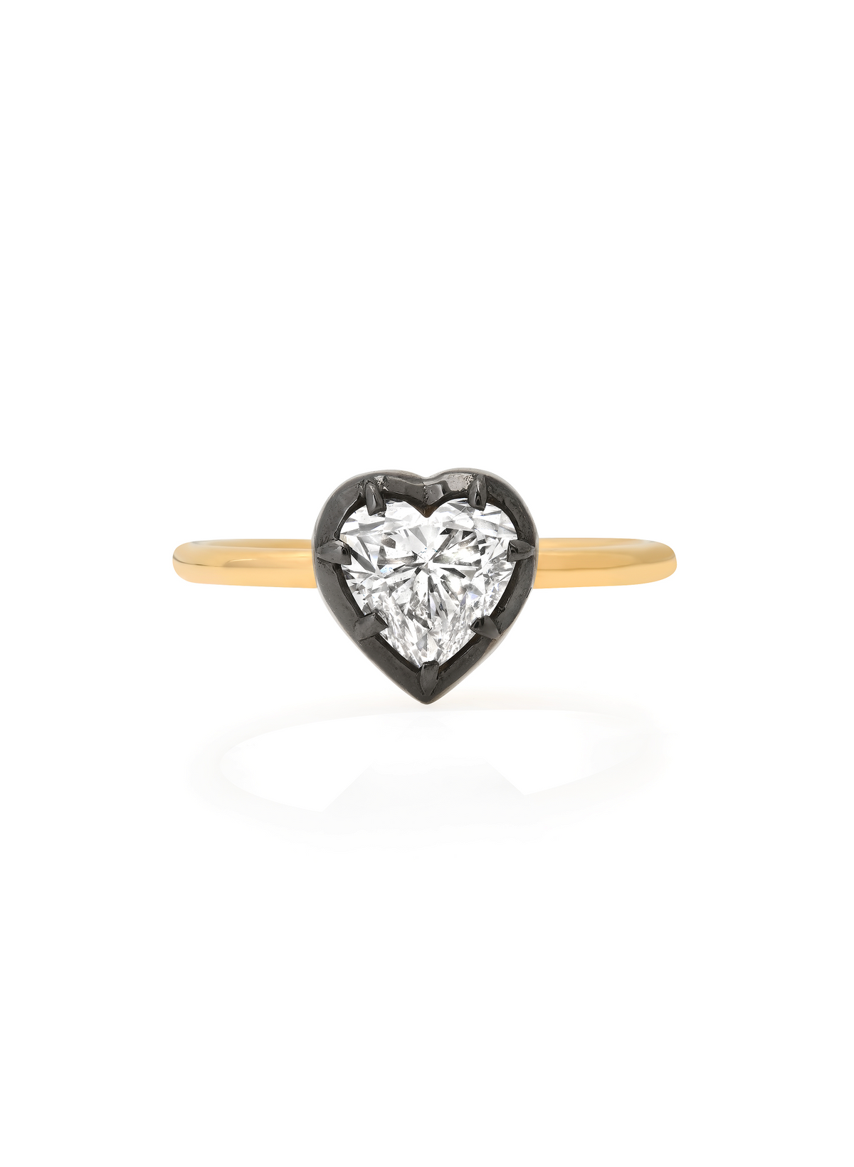 Heart shape lab-grown diamond solitaire ring in 18 karat yellow gold, Bouton setting