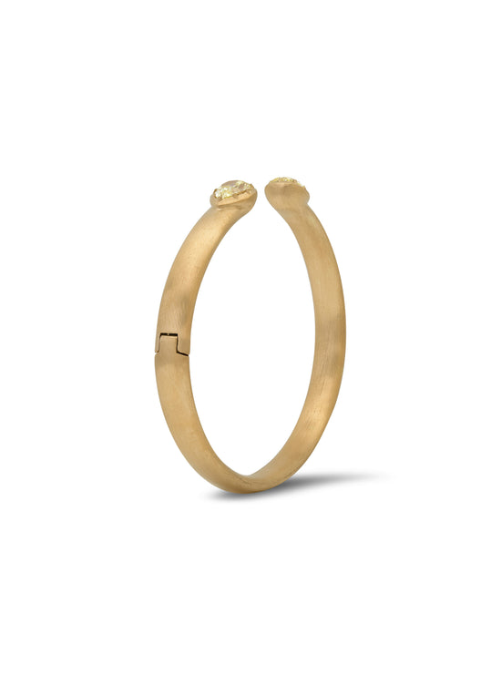 Bouton Fancy Yellow Pear Shape Lab-Grown Diamond Brushed Gold Cuff 2ctw