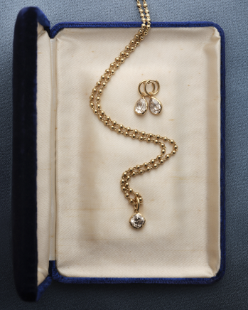 L'alphabet initial necklace in an antique jewelry box
