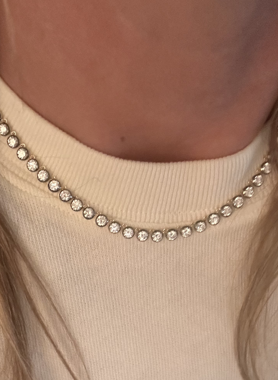Le Marais round brilliant lab-grown diamond riviere necklace in 18kt gold, detail view